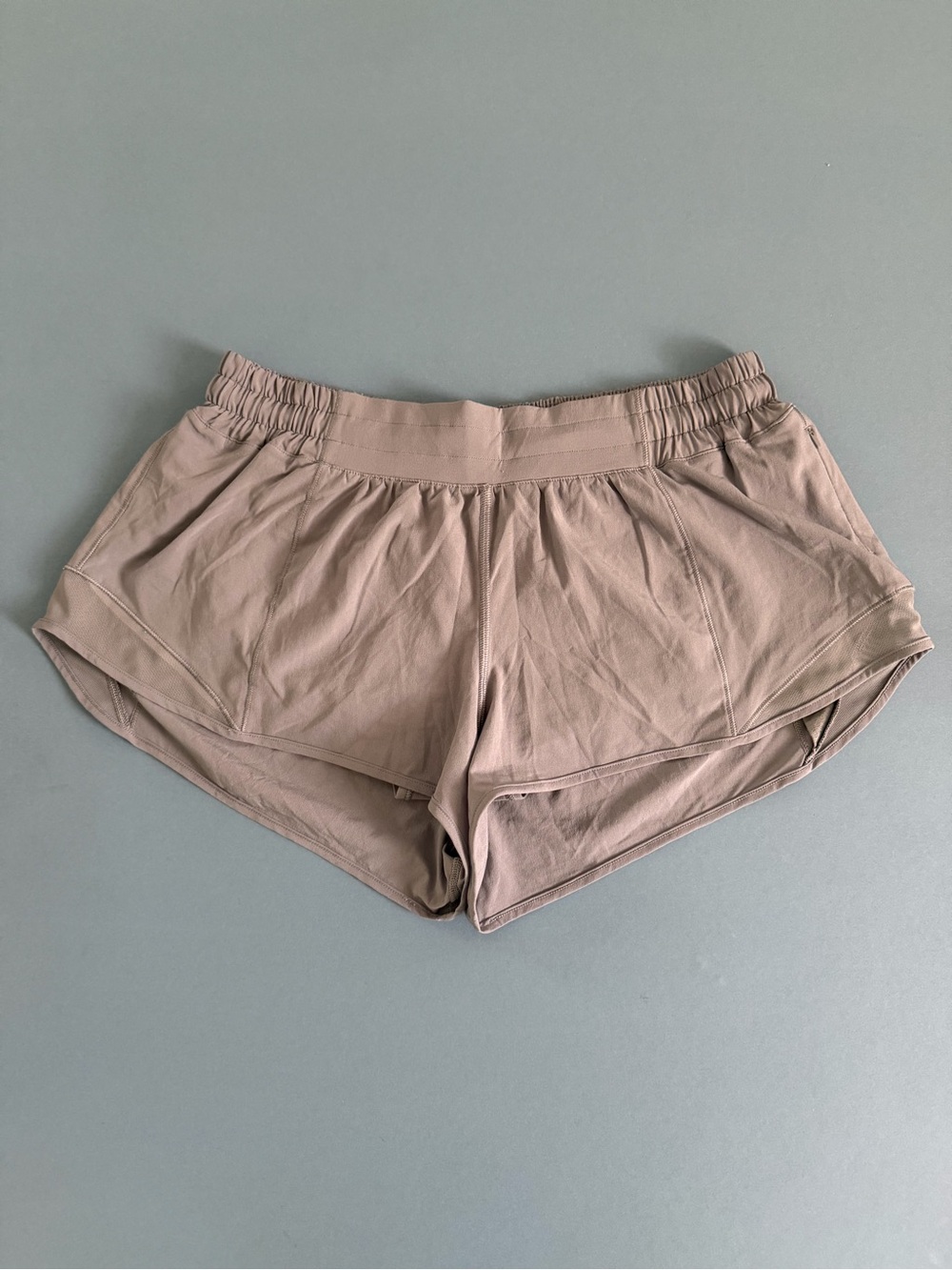Lululemon Hotty Hot Shorts Rhino Grey Lined 2.5” LW7AUSR Size 10 Running